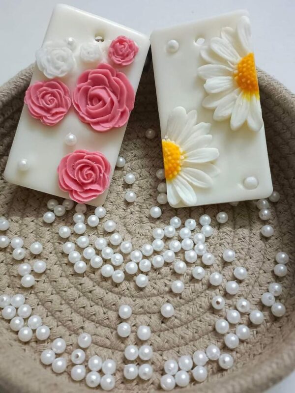 Handmade Sachet Candles crafted from eco-friendly soy wax, decorated with minimalist details and ribbons — perfect for freshening up small spaces and gifting.