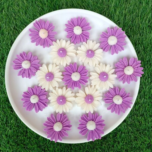 Handmade Floating Daisy Candles crafted from eco-friendly soy wax, perfect for floating in decorative bowls, festive setups, and gifting.
